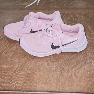 Girls light pink Nike shoes